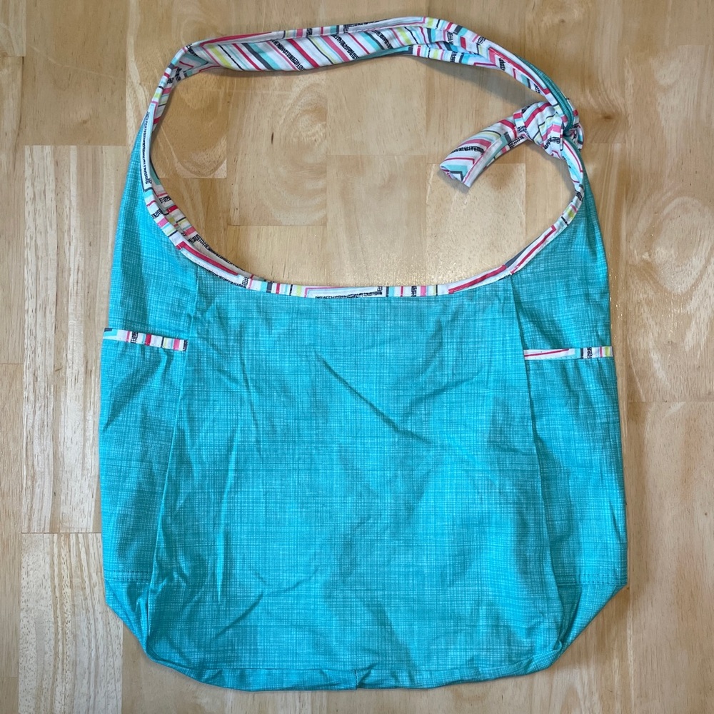 Thirty-one Retired Roundabout Party Punch Reversible Cotton Crossbody Hobo Bag - Picture 4 of 16